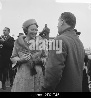 Prinzessin Beatrix in Japan. Prinzessin Beatrix oben auf der Flugzeugtreppe, 1. April 1963, Flugzeuge, Niederlande, 20. Jahrhundert Presseagentur Foto, Nachrichten zu erinnern, Dokumentarfilm, historische Fotografie 1945-1990, visuelle Geschichten, Menschliche Geschichte des zwanzigsten Jahrhunderts, Momente in der Zeit festzuhalten Stockfoto