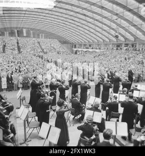 Concertgebouw Orchester im RAI. Überblick über den vollen Saal, 16. Juni 1961, Konzerte, Orchester, Niederlande, Presseagentur des 20. Jahrhunderts, Foto, Nachrichten zum erinnern, Dokumentarfilm, historische Fotografie 1945-1990, visuelle Geschichten, Menschliche Geschichte des zwanzigsten Jahrhunderts, Momente in der Zeit festzuhalten Stockfoto