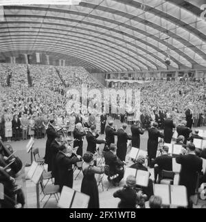 Concertgebouw Orchester im RAI. Überblick über den vollen Saal, 16. Juni 1961, Konzerte, Orchester, Niederlande, Presseagentur des 20. Jahrhunderts, Foto, Nachrichten zum erinnern, Dokumentarfilm, historische Fotografie 1945-1990, visuelle Geschichten, Menschliche Geschichte des zwanzigsten Jahrhunderts, Momente in der Zeit festzuhalten Stockfoto