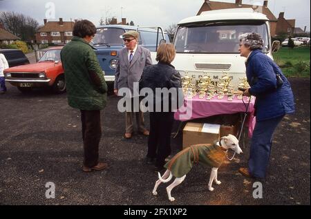 Whippet Racing im Andover Whippet Racing Club 1980 Stockfoto