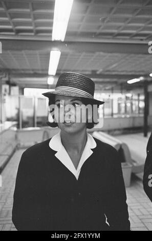 Concertgebouw-Orchester am Flughafen Schiphol aus Wien, 8. Juni 1962, Niederlande, Foto der Presseagentur des 20. Jahrhunderts, Nachrichten zur Erinnerung, Dokumentarfilm, historische Fotografie 1945-1990, visuelle Geschichten, Menschliche Geschichte des zwanzigsten Jahrhunderts, Momente in der Zeit festzuhalten Stockfoto