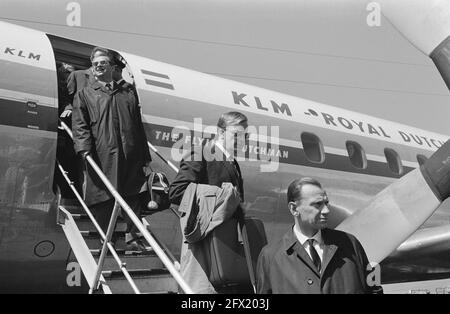 Concertgebouw Orchestra am Flughafen Schiphol aus Wien, 8. Juni 1962, Niederlande, Presseagentur des 20. Jahrhunderts, Foto, Nachrichten zu erinnern, Dokumentarfilm, historische Fotografie 1945-1990, visuelle Geschichten, Menschliche Geschichte des zwanzigsten Jahrhunderts, Momente in der Zeit festzuhalten Stockfoto