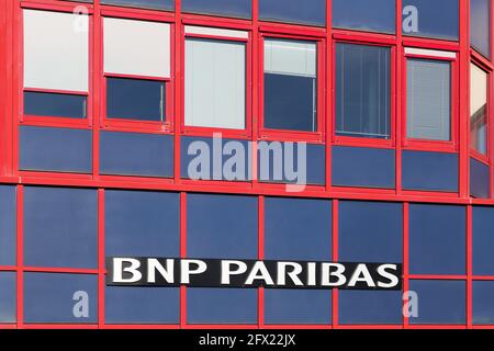 Merignac, Frankreich - 5. Juni 2017: BNP Paribas Bankgebäude. BNP Paribas ist ein französisches multinationales Bank- und Finanzdienstleistungsunternehmen Stockfoto