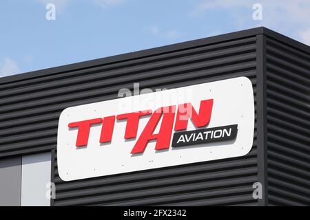 Arnas, Frankreich - 6. September 2020: Bürogebäude von Titan Aviation. Titan Aviation ist ein Luftfahrtunternehmen. Es ist der Spezialist für Betankung Stockfoto