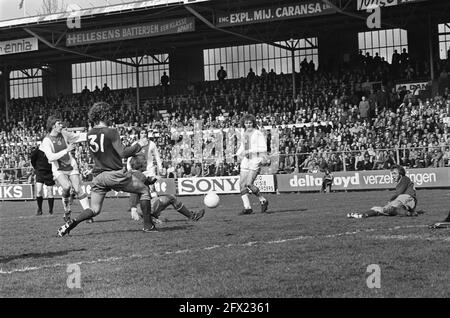 Ajax gegen FC Utrecht 3-0, Spielmomente, 23. März 1975, Sport, Fußball, Niederlande, Foto der Presseagentur des 20. Jahrhunderts, zu erinnerende Nachrichten, Dokumentarfilm, historische Fotografie 1945-1990, visuelle Geschichten, Menschliche Geschichte des zwanzigsten Jahrhunderts, Momente in der Zeit festzuhalten Stockfoto