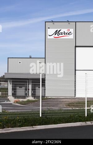 Macon, Frankreich - 15. März 2020: Marie-Fabrik in Frankreich. Marie ist ein französisches Lebensmittelunternehmen, das sich auf frische und gefrorene Fertiggerichte spezialisiert hat Stockfoto