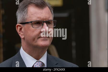 London, Großbritannien. Mai 2021. Lord (Nigel) Dodds und Sir Jeffery Donaldson der DUP-Abgeordnete Jeffrey Donaldson vor dem Kabinettsbüro nach einem Treffen mit Lord Frost über das Nordirland-Protokoll im Bild Jeffery Donaldson MP Credit: Ian Davidson/Alamy Live News Stockfoto