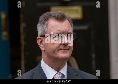 London, Großbritannien. Mai 2021. Lord (Nigel) Dodds und Sir Jeffery Donaldson der DUP-Abgeordnete Jeffrey Donaldson vor dem Kabinettsbüro nach einem Treffen mit Lord Frost über das Nordirland-Protokoll im Bild Jeffery Donaldson MP Credit: Ian Davidson/Alamy Live News Stockfoto