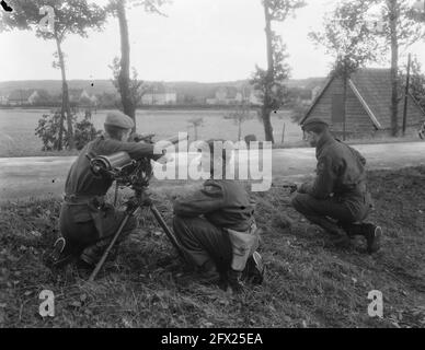 Armeemanöver in Westdeutschland, Soldaten im Einsatz / betroffen, 22. September 1954, Army Manoeuvres, SOLDATES, Niederlande, Presseagentur des 20. Jahrhunderts, Foto, Nachrichten zum erinnern, Dokumentarfilm, historische Fotografie 1945-1990, visuelle Geschichten, Menschliche Geschichte des zwanzigsten Jahrhunderts, Momente in der Zeit festzuhalten Stockfoto