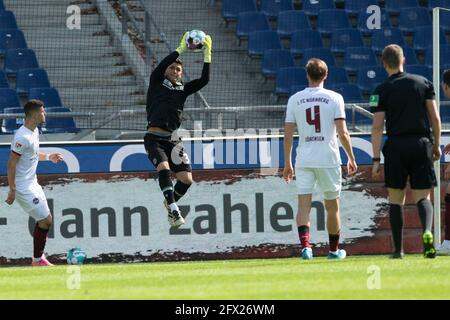 Torwart Marlon SUENDERMANN (Sundermann, H), Parade, Action, Fußball 2. Bundesliga, 34. Spieltag, Hannover 96 (H) - FC Nürnberg 1:2, am 23. Mai 2021 in der AWD Arena Hannover. Stockfoto