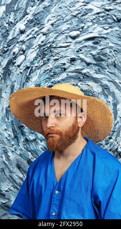 Porträt eines jungen rothaarigen Mannes in Strohhut, isoliert über einer Grunge-Effektwand. Konzept des ERAS-Vergleichs Stockfoto