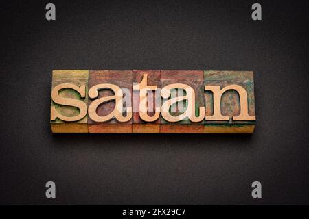 satan Wort abstrakt in Vintage-Buchdruck Holzart, religiöses Konzept Stockfoto