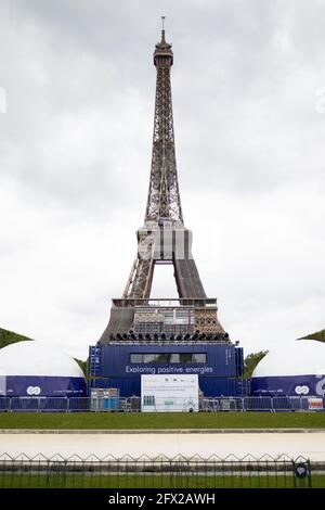 Paris, Frankreich, am 25. Mai 2021. Energy Observer stellt am 25. Mai 2021 in Zelten neben dem Eiffelturm in Paris, Frankreich, ihre künftigen Wasserstofftransportmittel vor. Foto von Raphael Lafargue/ABACAPRESS.COM Stockfoto