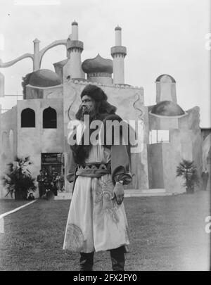 Lustrum Utrechtss Studenten Corps. Lustrum Spiel Djenghis Khan. Jhr. Van Beresteyn spielt Djenghis Khan, 4. Juli 1951, Jubiläen, Studentenverbände, Niederlande, Presseagentur des 20. Jahrhunderts, Foto, Nachrichten zum erinnern, Dokumentarfilm, historische Fotografie 1945-1990, visuelle Geschichten, Menschliche Geschichte des zwanzigsten Jahrhunderts, Momente in der Zeit festzuhalten Stockfoto