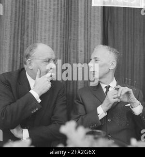 Konferenz, von der Dr. Wiardi Beckman Stiftung, Minister Vondeling und mr. G.E. Langemeijer, 15. Februar 1966, Konferenzen, Niederlande, 20. Jahrhundert Presseagentur Foto, Nachrichten zu erinnern, Dokumentarfilm, historische Fotografie 1945-1990, visuelle Geschichten, Menschliche Geschichte des zwanzigsten Jahrhunderts, Momente in der Zeit festzuhalten Stockfoto