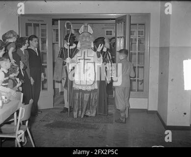 Kattenburg Navy 15 Uhr Sankt Nikolaus Party, 6. Dezember 1950, MARINE FESTS, Niederlande, 20. Jahrhundert Presseagentur Foto, Nachrichten zu erinnern, Dokumentarfilm, historische Fotografie 1945-1990, visuelle Geschichten, Menschliche Geschichte des zwanzigsten Jahrhunderts, Momente in der Zeit festzuhalten Stockfoto
