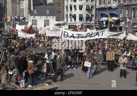 Massive FNV-Kundgebung auf dem Dam-Platz in Amsterdam gegen Lohnintervention ( plusminus 60,000 Personen ); Demonstranten auf dem Dam-Platz, 20. März 1980, Demonstrationen, 20. Jahrhundert Presseagentur Foto, Nachrichten zu erinnern, Dokumentarfilm, historische Fotografie 1945-1990, visuelle Geschichten, Menschliche Geschichte des zwanzigsten Jahrhunderts, Momente in der Zeit festzuhalten Stockfoto