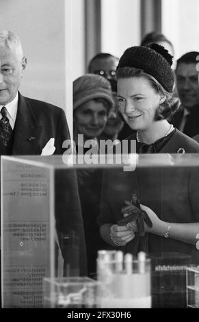 Prinzessin Irene besuchte Thomas a Kempis Lyceum in Zwolle. Die Prinzessin, 21. Oktober 1963, LYCEA, Besuche, Prinzessinnen, Niederlande, Foto der Presseagentur des 20. Jahrhunderts, zu erinnerende Nachrichten, Dokumentarfilm, historische Fotografie 1945-1990, visuelle Geschichten, Menschliche Geschichte des zwanzigsten Jahrhunderts, Momente in der Zeit festzuhalten Stockfoto