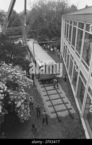 U-Bahn im Garten des Stedelijk Museums im Rahmen der Ausstellung Holland in Vormd, 15. Juni 1987, Museen, U-Bahnen, Ausstellungen, Niederlande, 20. Jahrhundert Presseagentur Foto, Nachrichten zu erinnern, Dokumentarfilm, historische Fotografie 1945-1990, visuelle Geschichten, Menschliche Geschichte des zwanzigsten Jahrhunderts, Momente in der Zeit festzuhalten Stockfoto