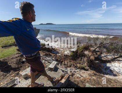 Florianópolis, SC - 24-05-2021 - Meio Ambiente - Maré alta derruba muros e adentra propriedades no Morro das Pedras. O Avanço do mar destruiu muros e Stockfoto