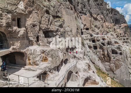 VARDZIA, GEORGIEN - 14. JULI 2017: Höhlenkloster Vardzia in eine Klippe geschnitzt, Georgien Stockfoto
