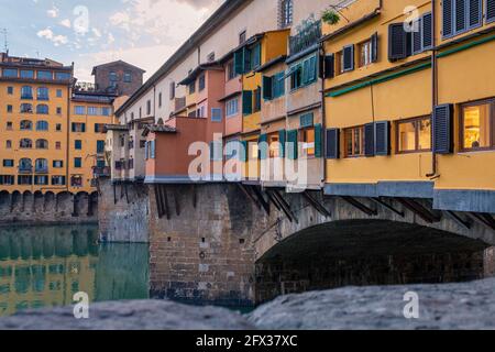 Florenz, die Alte Brücke (Ponte Vecchio) von einem anderen Blick. Stockfoto