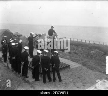 Militärische Ausbildung für das Personal der Handelsmarine in Den Helder, 24. Juli 1951, Artillerie, Marine, Niederlande, 20. Jahrhundert Presseagentur Foto, Nachrichten zu erinnern, Dokumentarfilm, historische Fotografie 1945-1990, visuelle Geschichten, Menschliche Geschichte des zwanzigsten Jahrhunderts, Momente in der Zeit festzuhalten Stockfoto