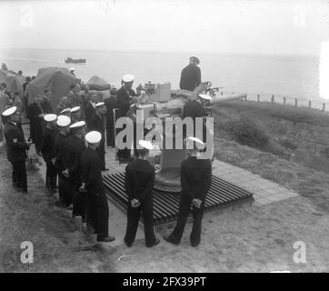 Militärische Ausbildung für das Personal der Handelsmarine in Den Helder, 24. Juli 1951, Artillerie, Marine, Niederlande, 20. Jahrhundert Presseagentur Foto, Nachrichten zu erinnern, Dokumentarfilm, historische Fotografie 1945-1990, visuelle Geschichten, Menschliche Geschichte des zwanzigsten Jahrhunderts, Momente in der Zeit festzuhalten Stockfoto