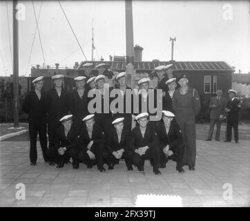 Militärische Ausbildung für Mitarbeiter der Handelsmarine in Den Helder, 24. Juli 1951, Gruppenportraits, Marine, Niederlande, 20. Jahrhundert Presseagentur Foto, Nachrichten zu erinnern, Dokumentarfilm, historische Fotografie 1945-1990, visuelle Geschichten, Menschliche Geschichte des zwanzigsten Jahrhunderts, Momente in der Zeit festzuhalten Stockfoto