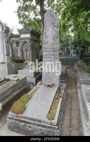 BERÜHMTE GRÄBER AUF DEM FRIEDHOF PERE LACHAISE, PARIS Stockfoto