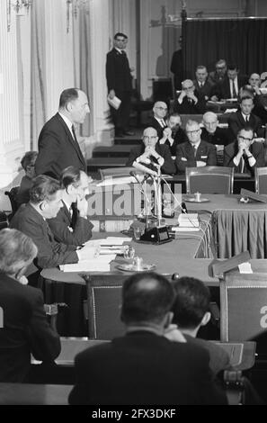 Minister LUNs während seiner Rede im Repräsentantenhaus zur Frage der EWG am 31. Januar 1963, Reden, 20. Jahrhundert Presseagentur Foto, Nachrichten zu erinnern, Dokumentarfilm, historische Fotografie 1945-1990, visuelle Geschichten, Menschliche Geschichte des zwanzigsten Jahrhunderts, Momente in der Zeit festzuhalten Stockfoto