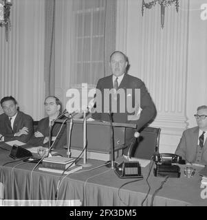 Minister LUNs während seiner Rede im Repräsentantenhaus, Minister LUNs, 31. Januar 1963, nimmt erneut an, dass die Niederlande, 20. Jahrhundert Presseagentur Foto, Nachrichten zu erinnern, Dokumentarfilm, historische Fotografie 1945-1990, visuelle Geschichten, Menschliche Geschichte des zwanzigsten Jahrhunderts, Momente in der Zeit festzuhalten Stockfoto