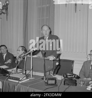 Minister LUNs während seiner Rede im Repräsentantenhaus, Minister LUNs, 31. Januar 1963, nimmt erneut an, dass die Niederlande, 20. Jahrhundert Presseagentur Foto, Nachrichten zu erinnern, Dokumentarfilm, historische Fotografie 1945-1990, visuelle Geschichten, Menschliche Geschichte des zwanzigsten Jahrhunderts, Momente in der Zeit festzuhalten Stockfoto