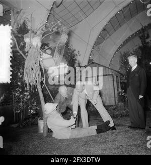 Minister Mansholt eröffnet Blumenausstellung De Gouden Poort, RAI Amsterdam, 4. September 1953, BLÜHENDE AUSSTELLUNG, Eröffnungen, Niederlande, Foto der Presseagentur des 20. Jahrhunderts, zu erinnerende Nachrichten, Dokumentarfilm, historische Fotografie 1945-1990, visuelle Geschichten, Menschliche Geschichte des zwanzigsten Jahrhunderts, Momente in der Zeit festzuhalten Stockfoto