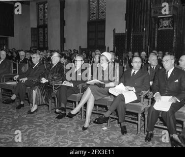 Minister J. M. L. T. CALs eröffnet internationales Pressezentrum De Nieuwspoort . Im Ridderzaal de Quay Kortenhorst, Frau CALs und Ministerin CALs, 5. März 1962, Eröffnungen, Niederlande, 20. Jahrhundert Presseagentur Foto, Nachrichten zu erinnern, Dokumentarfilm, historische Fotografie 1945-1990, visuelle Geschichten, Menschliche Geschichte des zwanzigsten Jahrhunderts, Momente in der Zeit festzuhalten Stockfoto