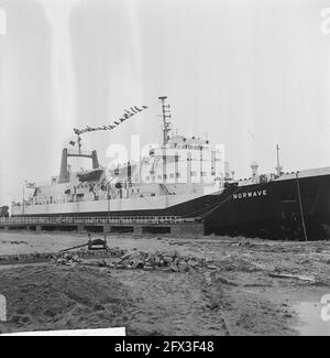 Minister Suurhof eröffnete mit Klingeln das neue Roll-on-Roll- oder Federsystem zwischen Europoort und Hull, 18. Dezember 1965, Minister, Niederlande, Presseagentur des 20. Jahrhunderts, Foto, Nachrichten zum erinnern, Dokumentarfilm, historische Fotografie 1945-1990, visuelle Geschichten, Menschliche Geschichte des zwanzigsten Jahrhunderts, Momente in der Zeit festzuhalten Stockfoto