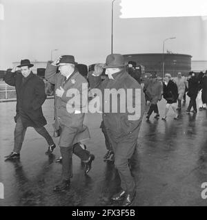 Minister Suurhof eröffnete mit Klingeln das neue Roll-on-Roll- oder Federsystem zwischen Europoort und Hull, 18. Dezember 1965, Minister, Niederlande, Presseagentur des 20. Jahrhunderts, Foto, Nachrichten zum erinnern, Dokumentarfilm, historische Fotografie 1945-1990, visuelle Geschichten, Menschliche Geschichte des zwanzigsten Jahrhunderts, Momente in der Zeit festzuhalten Stockfoto