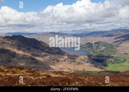 Blick auf Loch Earn und St Fillans vom Hill Mor Bheinn Stockfoto