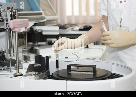 Laboreinstellung Für Arbeitsröhrchen Stockfoto