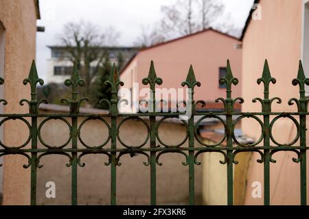 Zaundraht im Freien bei bestem Tageslicht fotografiert Stockfoto