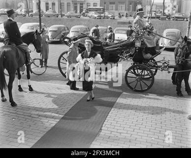 Miss Holland 1956 Rita Schmidt besucht Textilmesse Utrecht, 20. März 1956, Messen, vermisst, Textil, Niederlande, Foto der Presseagentur des 20. Jahrhunderts, Nachrichten zum erinnern, Dokumentarfilm, historische Fotografie 1945-1990, visuelle Geschichten, Menschliche Geschichte des zwanzigsten Jahrhunderts, Momente in der Zeit festzuhalten Stockfoto