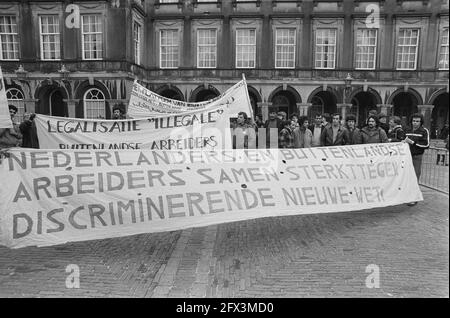 Demonstration von Buitenl-Arbeitern während der Ausschusssitzung „Soziales und Justiz für ausländische Arbeitnehmer“ am Binnenhof, 12. Februar 1981, Demonstrationen, 20. Jahrhundert Presseagentur Foto, Nachrichten zu erinnern, Dokumentarfilm, historische Fotografie 1945-1990, visuelle Geschichten, Menschliche Geschichte des zwanzigsten Jahrhunderts, Momente in der Zeit festzuhalten Stockfoto