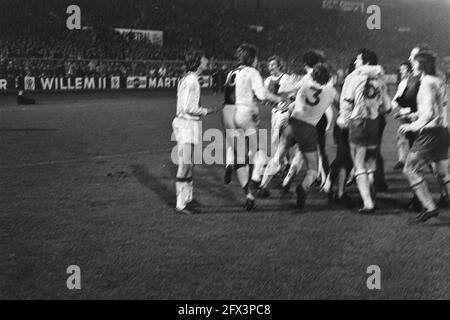 Ajax-Arsenal 2-1 Viertelfinale European Cup I; streitenden Spielern, 8. März 1972, Sport, Fußball, Niederlande, Presseagentur des 20. Jahrhunderts, Foto, Nachrichten zum erinnern, Dokumentarfilm, historische Fotografie 1945-1990, visuelle Geschichten, Menschliche Geschichte des zwanzigsten Jahrhunderts, Momente in der Zeit festzuhalten Stockfoto