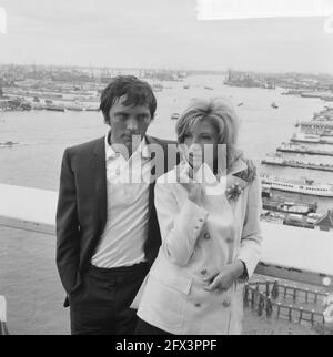 Bescheidenheit Blaise Film des Amerikaners Joseph Losey. Dreharbeiten in Amsterdam. Monica Vitti und Terence Stamp, 12. Juli 1965, Schauspieler, Schauspielerinnen, Filme, Filmstars, Niederlande, Presseagentur des 20. Jahrhunderts, Foto, News to remember, Dokumentarfilm, historische Fotografie 1945-1990, visuelle Geschichten, Menschliche Geschichte des zwanzigsten Jahrhunderts, Momente in der Zeit festzuhalten Stockfoto