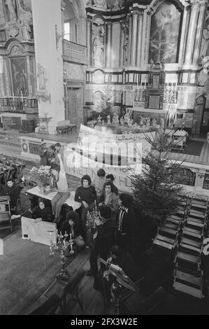 Demonstration der Marokkaner zu Weihnachten in der Moses- und Aaron-Kirche, 26. Dezember 1975, Niederlande, Foto der Presseagentur des 20. Jahrhunderts, zu erinnerende Nachrichten, Dokumentarfilm, historische Fotografie 1945-1990, visuelle Geschichten, Menschliche Geschichte des zwanzigsten Jahrhunderts, Momente in der Zeit festzuhalten Stockfoto