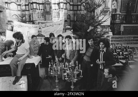 Demonstration der Marokkaner zu Weihnachten in der Moses- und Aaron-Kirche, 26. Dezember 1975, Niederlande, Foto der Presseagentur des 20. Jahrhunderts, zu erinnerende Nachrichten, Dokumentarfilm, historische Fotografie 1945-1990, visuelle Geschichten, Menschliche Geschichte des zwanzigsten Jahrhunderts, Momente in der Zeit festzuhalten Stockfoto