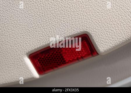 Beigefarbenes Lederinterieur des modernen Luxusautos Stockfoto