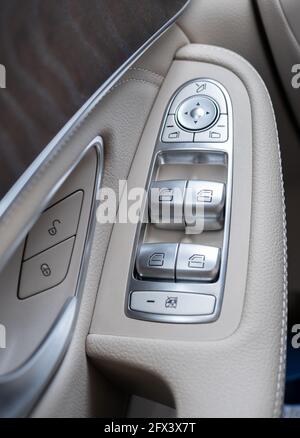 Moderne Luxus komfortable Auto Interieur, Details Stockfoto
