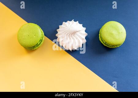 Pop Art Colour Style Donuts und Bäckerei goodies auf hellen farbigen Hintergrund. Stockfoto