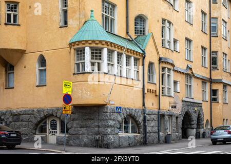 Das Gebäude im Jugendstil oder Jugendstil oder im finnischen Nationalromantik-Stil befindet sich im finnischen Katajanokka-Viertel Stockfoto